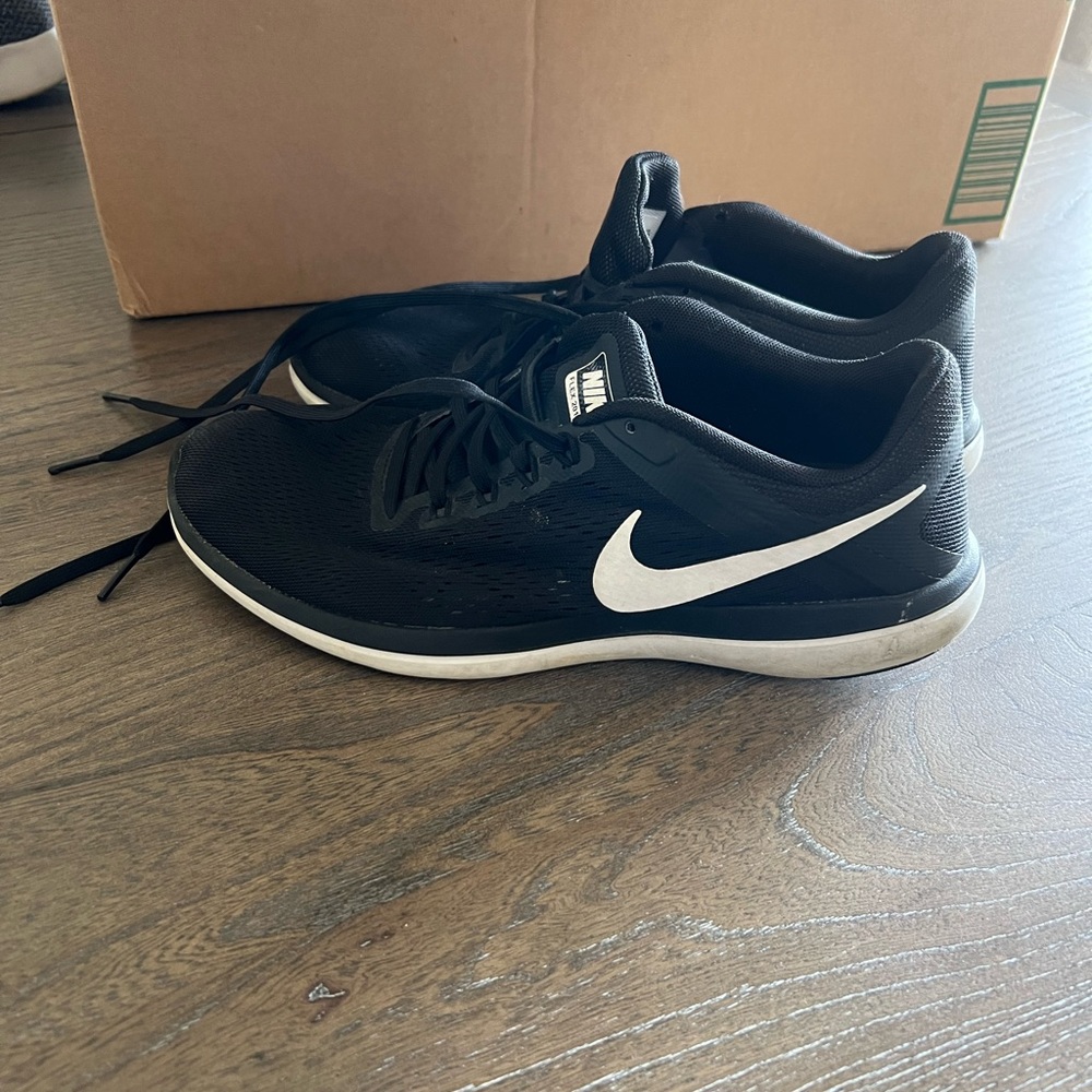 2/$50 Nike Free Running shoes black white logo super lightweight size 9.5